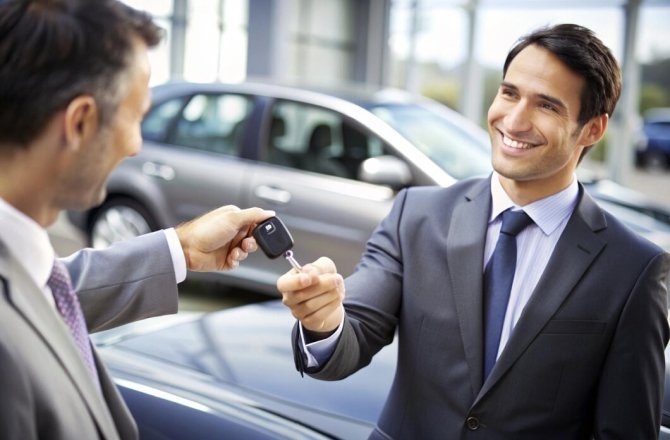 a mom renting his car is a ways to work offline at home